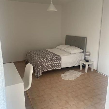 Appartement A 100 M De La Gare Port-de-Bouc Exterior foto